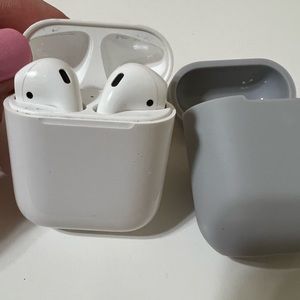 Used Apple Airpods 2nd Gen